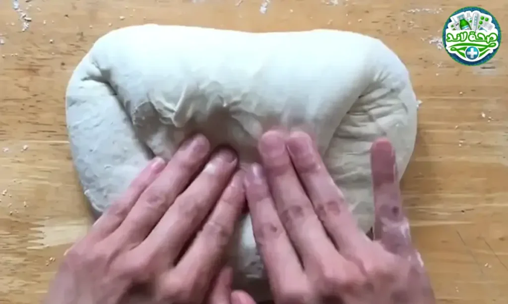 الخطوة الخامسة: تشكيل العجين الخطوة الخامسة: تشكيل عجين خبز السارودو