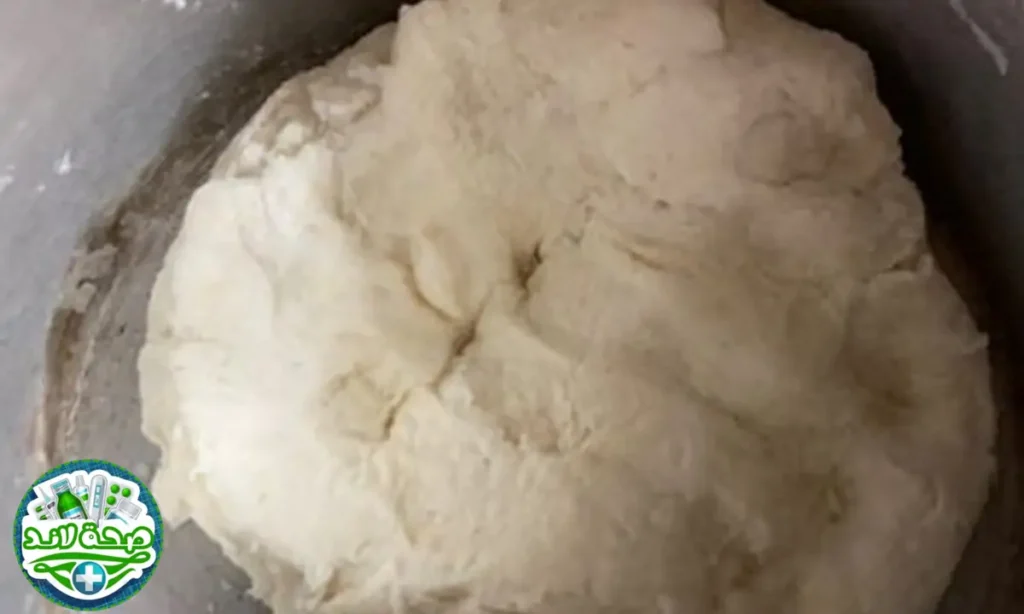الخطوة الثانية: خلط العجين خلط العجين